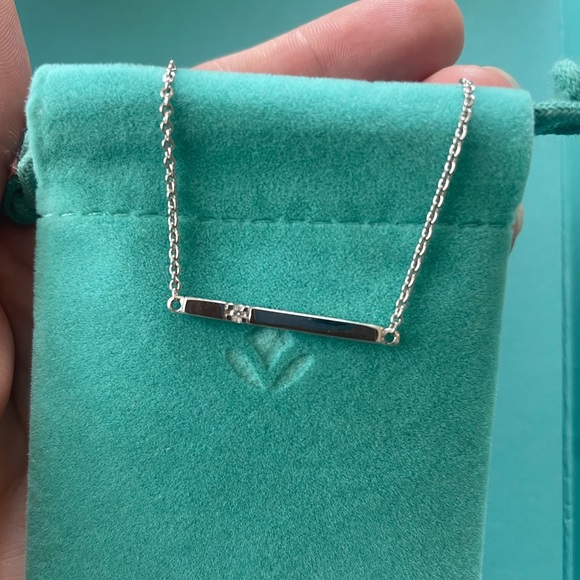 Brilliant earth diamond bar necklace - Picture 3 of 4